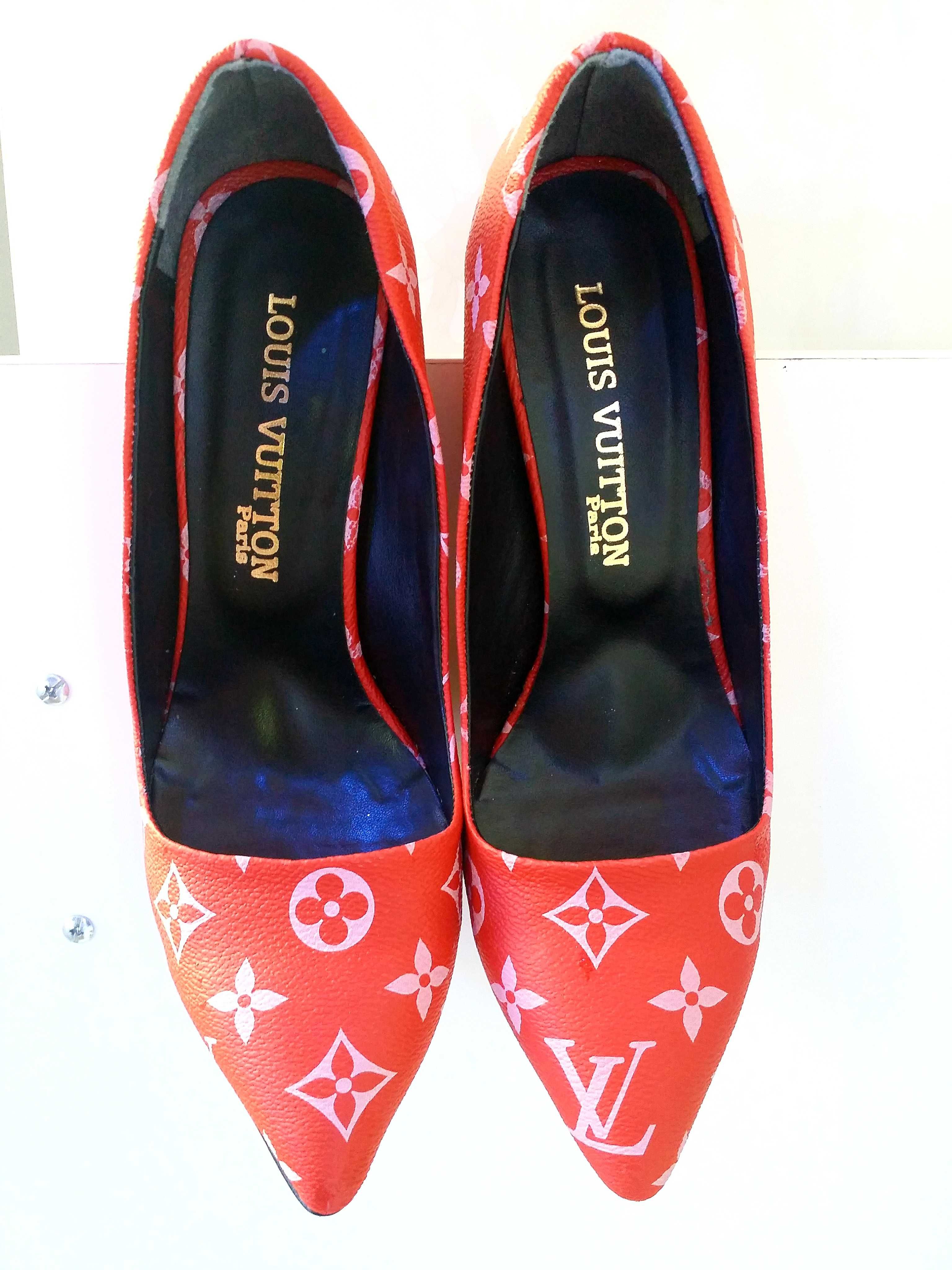 Червени токчета Louis Vuitton