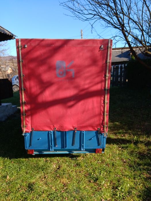 Vând remorca în stare bună  cauciucuri bune  preț 3500 lei