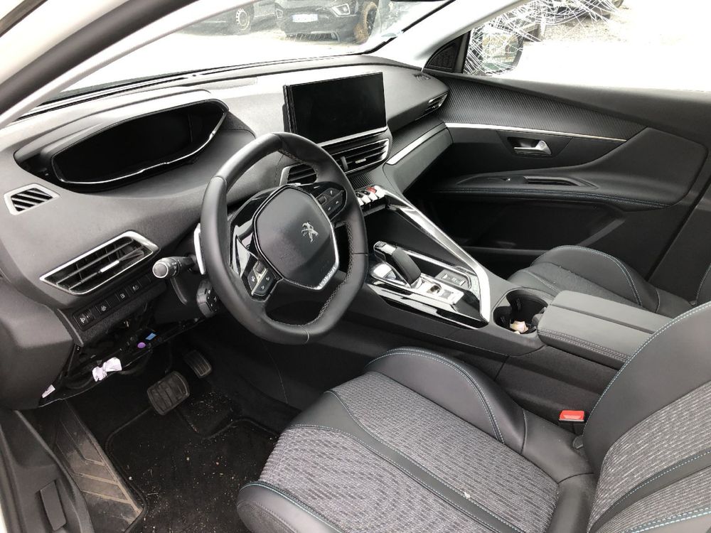 Dezmembrez Peugeot 3008 II GT-line facelift 1.5 hdi Yh01 2022 d europa