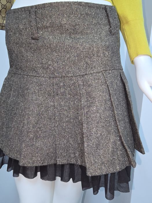 Fusta lana cu fir auriu