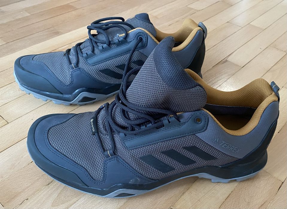 Маратонки “адидас” Continental