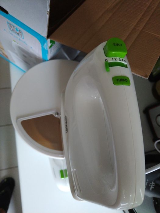 Vând mixer cu bol, ropdus de calitate superioara produs nou.