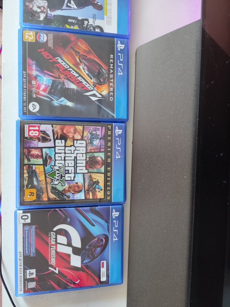 PS4 1TB / джойстики и диски в подарок