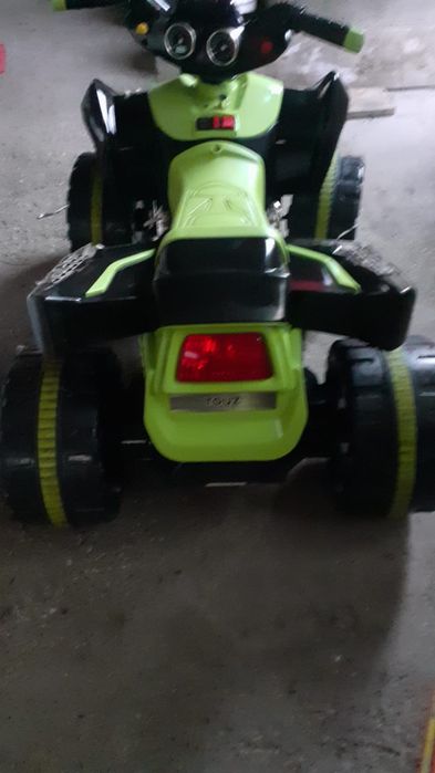 Vând ATV COPII  cu  incarcare electrica