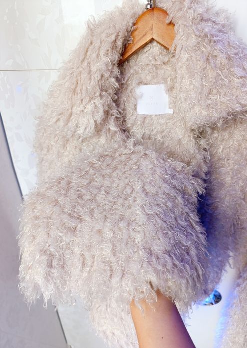 Палто с естествен косъм от лама