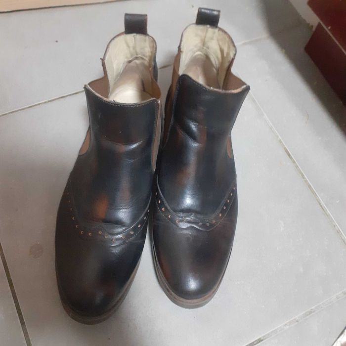 Vand ghete dama Marelbo din piele, stare foarte buna, pret 80 lei