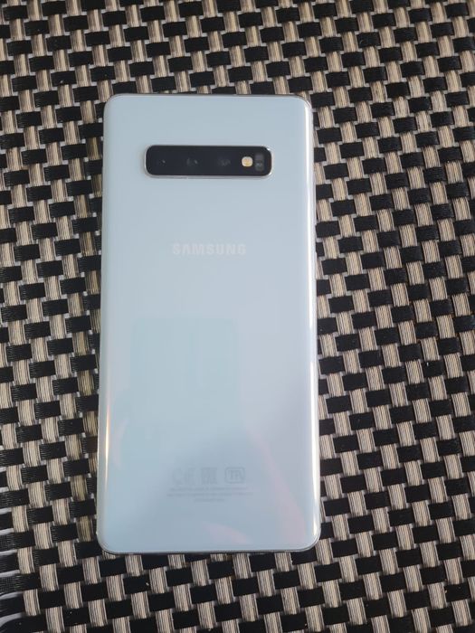 Продам телефон Samsung s10+