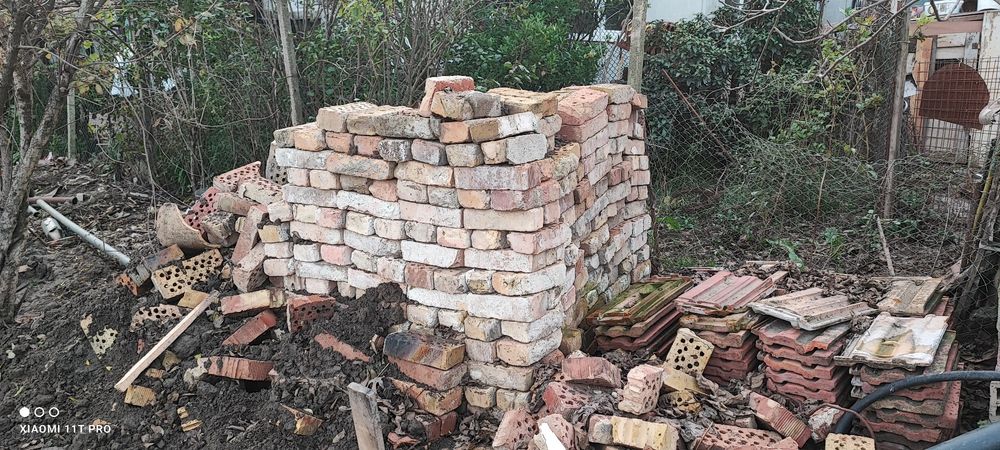 Подарявам тухли единички