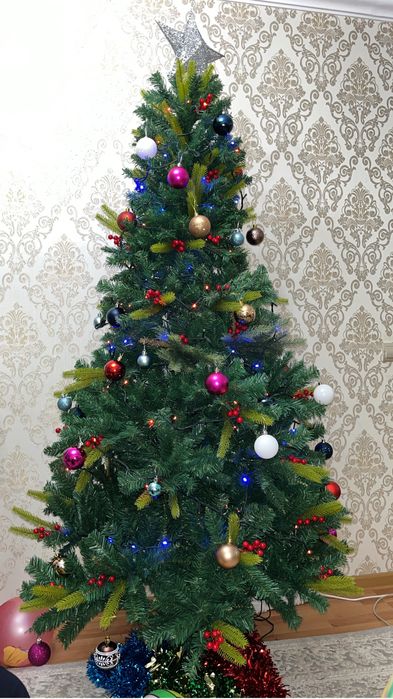 Продаю ёлку ( новый год)