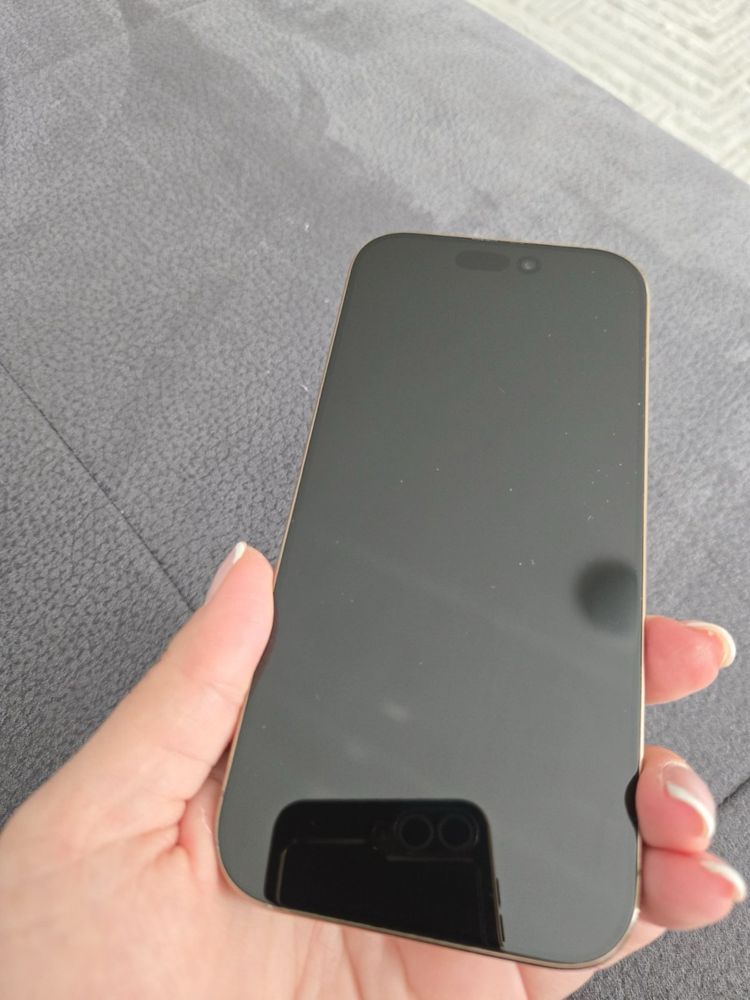 Продавам iPhone 16 Pro 128GB Gold – Гаранционен, Отлично Състояние