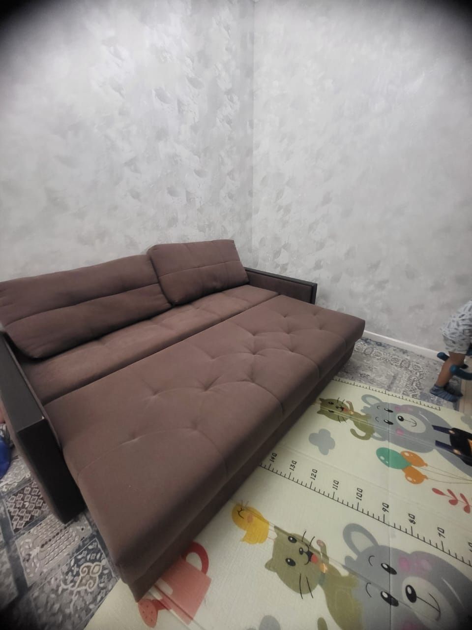 Продаётся диван в хорошем состояние