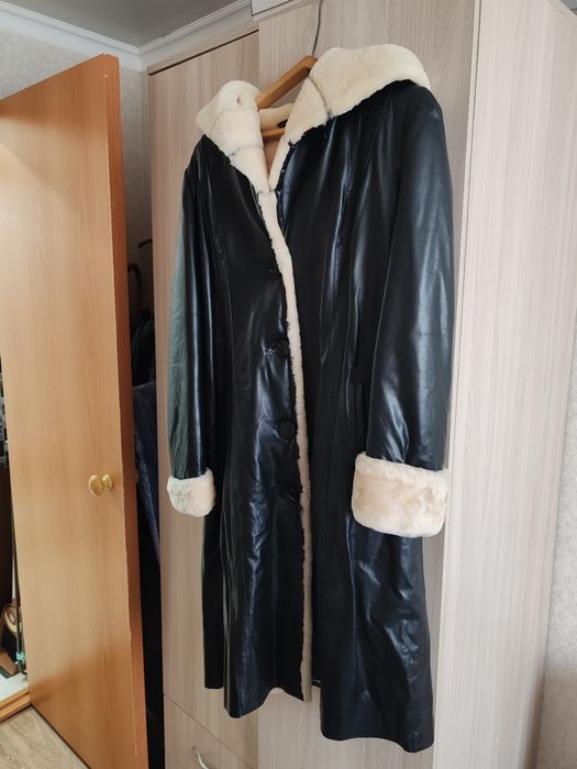 Продам зимний плащ с мутоном.