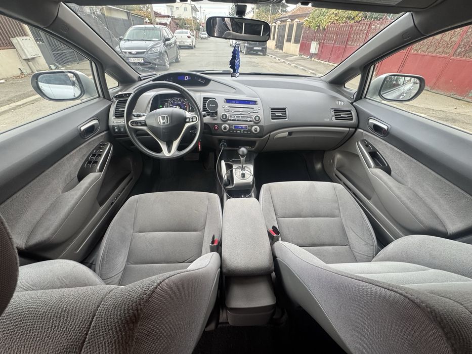Honda Civic sedan 1.3 benzina hibrid 51.000km reali
