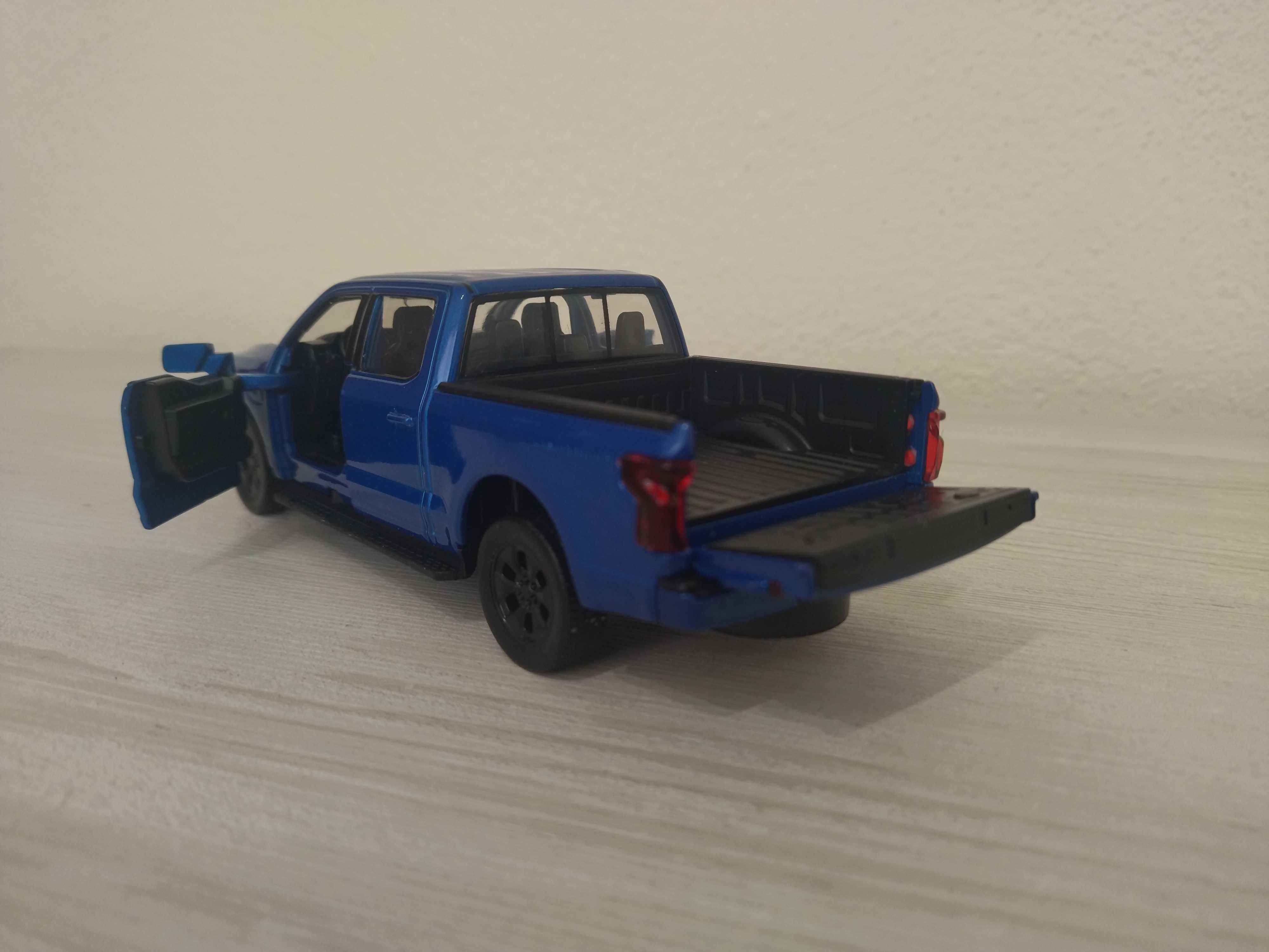 Метална количка Ford F150 !!!