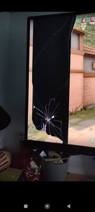 Monitor LED Gaming Curbat 27 inch - ecran fisurat