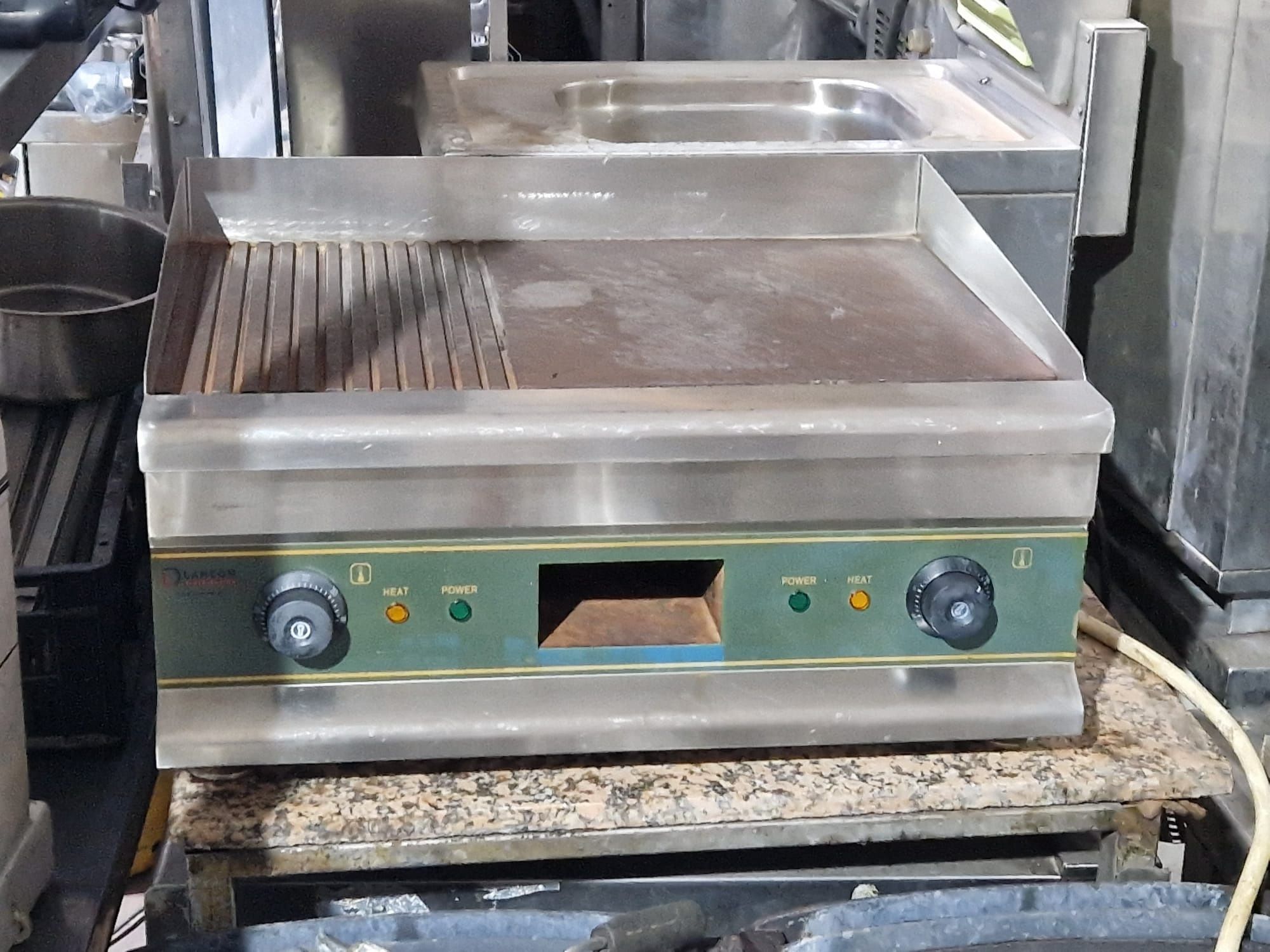 Gratar de banc inox, 2 zone, neted sau striat