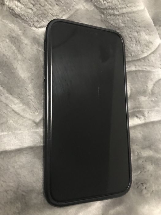 Vand iphone 11 de 64 gb negru