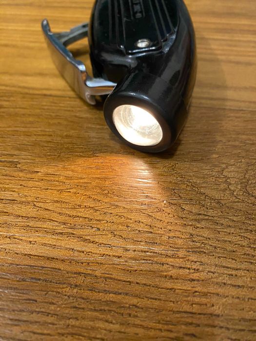 Бакелитовый динамо-фонарик.