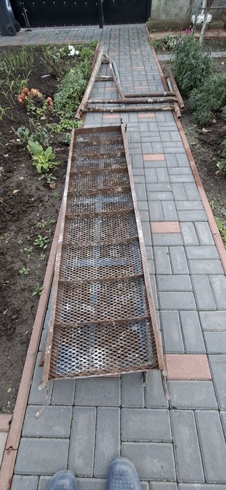 Vând  Schela Metalica