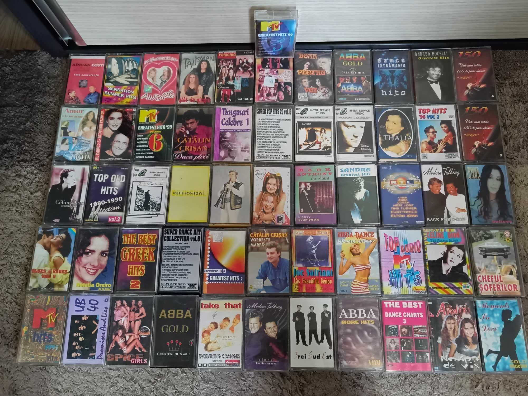 Casete audio cu diversi artisti