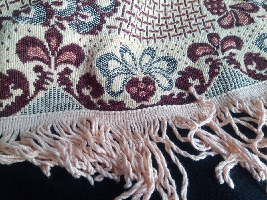 Покривка за легло с ресни от социализма