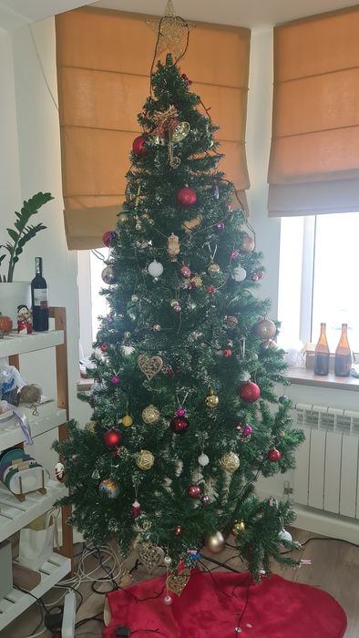 Ёлка искусственная 2 ,5 метра