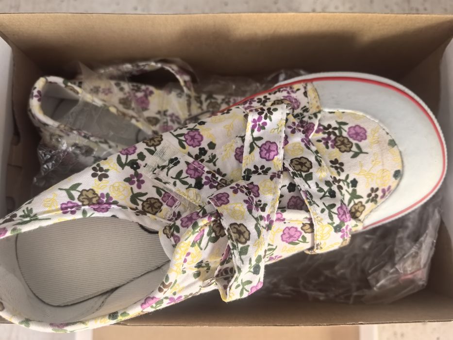 Чисто нови кецове различни разцветки