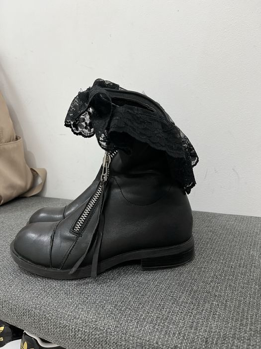 Боти, естествена кожа с дантела