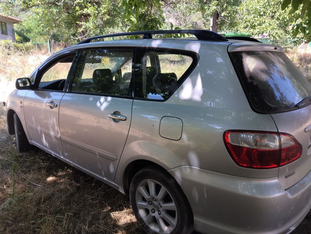 Тойота Авенсис Версо 2000 бензин facelift