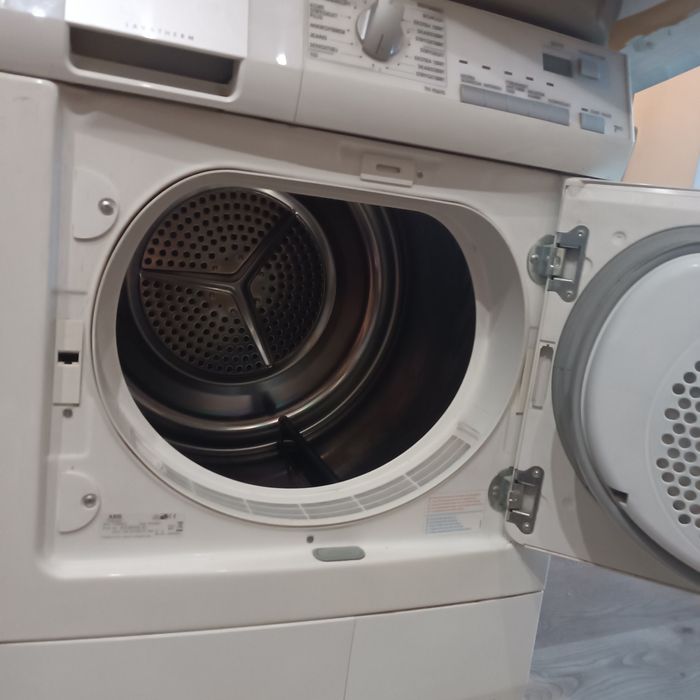 Продавам сушилня AEG Lavatherm 7kg НА или За части