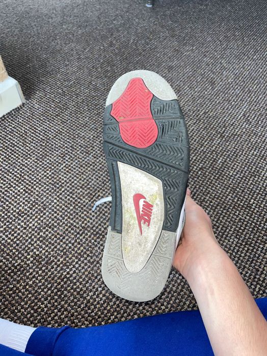 Vând Jordan 4 White cement