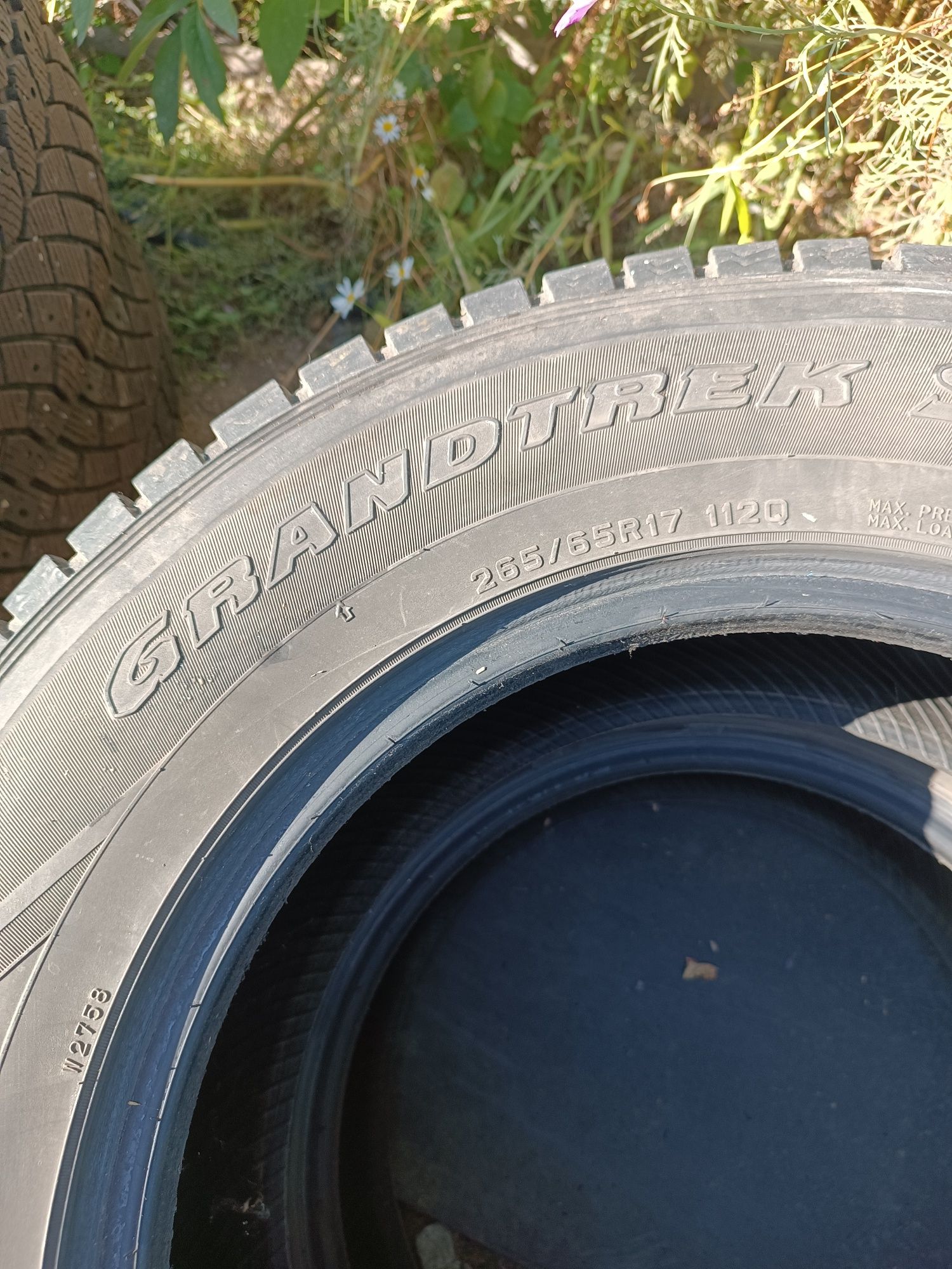 Продам резину шины бу 265/65 R 17.  За 25000т за шт.