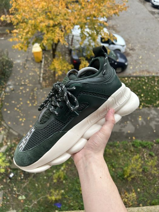 Versace chain reaction