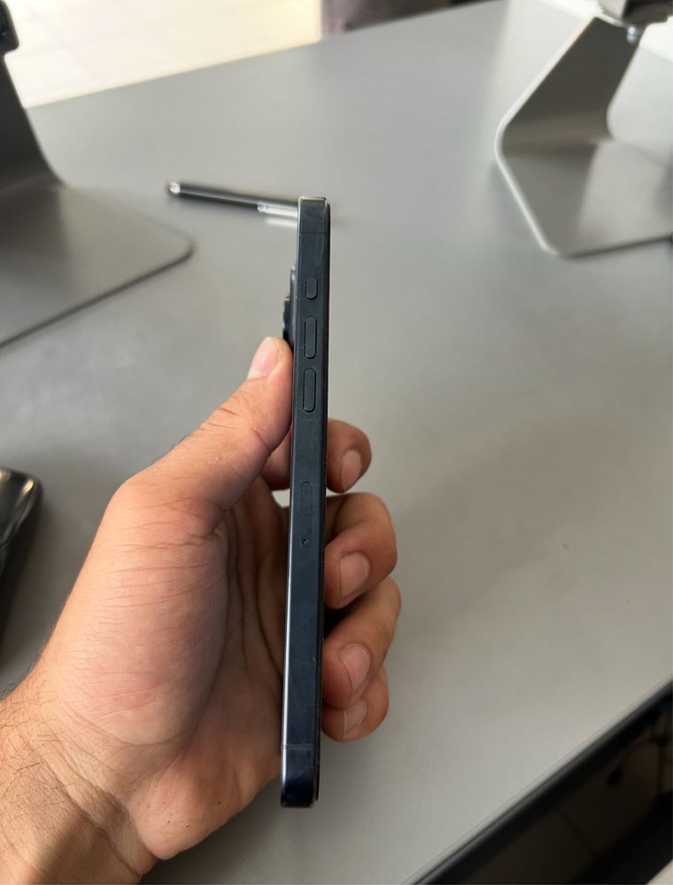 Продавам Iphone 15 PRO MAX 256gb