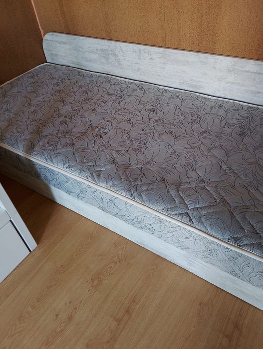 Единично легло с матрак