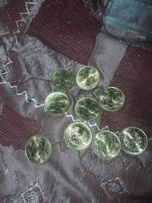 Продам монетки. По 100тг за шт.