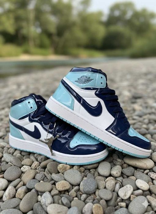 Jordan 1 Mid UNC Blue