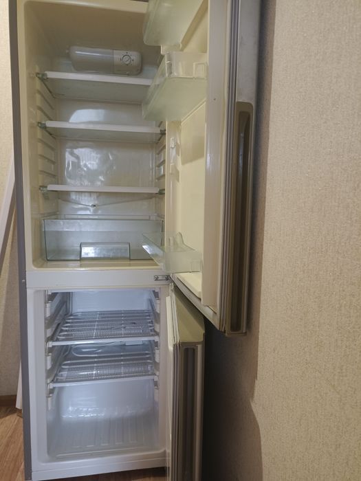 Холодильник б/у в хорошем состоянии 55000 т. Договорная