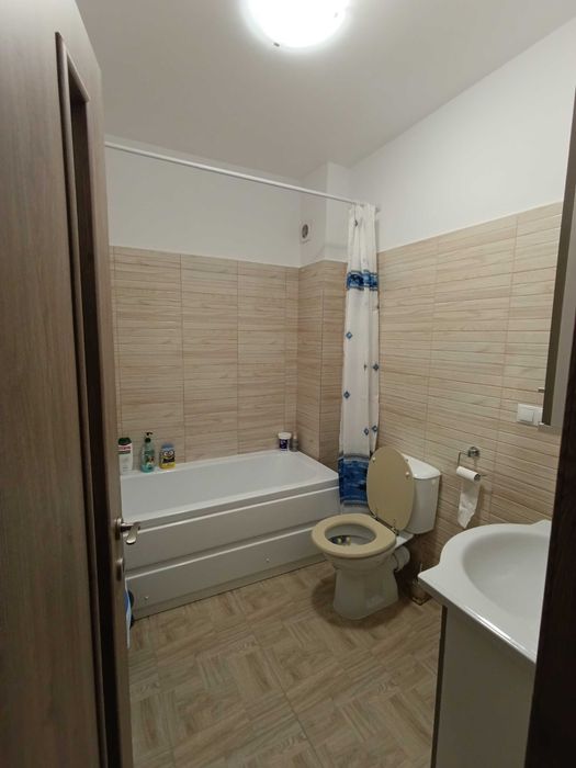 Vand apartament in Floresti