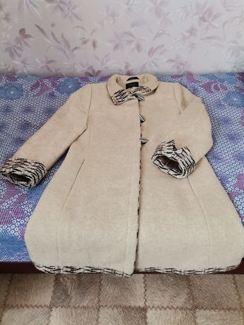 Продам женское пальто с поясом