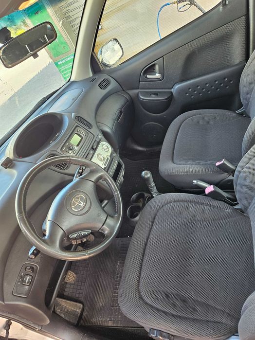 Toyota Yaris Verso, AC, senzori parcare, comenzi volan