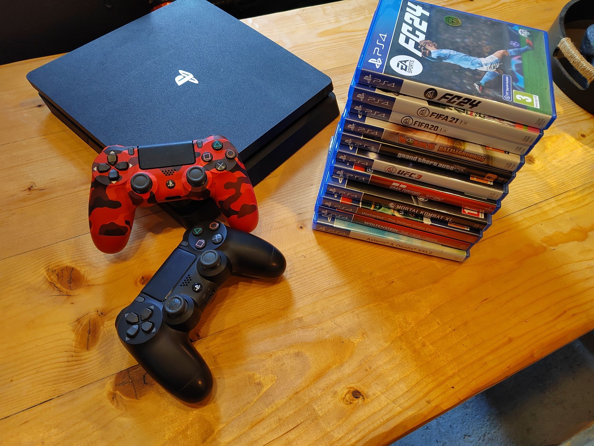 PlayStation 4 slim 500GB + Контролери + Игри