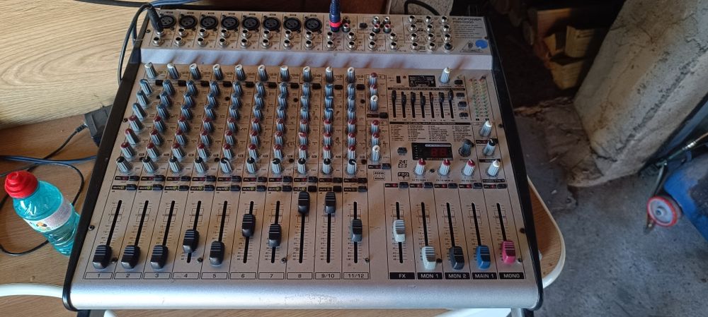 Mixer Behringer pmh3000 și 2boxe