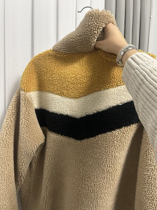 Чисто ново пухено меко яке bershka. Не е носено, много топли и удобно