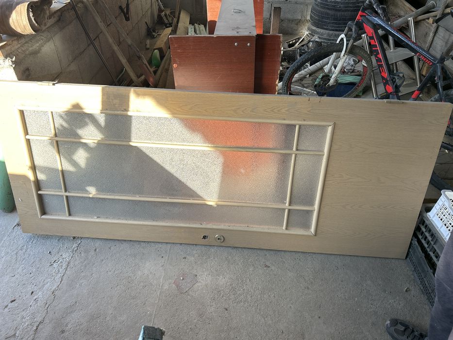 Двери 4 штуки б/у по низкой цене срочна продажа