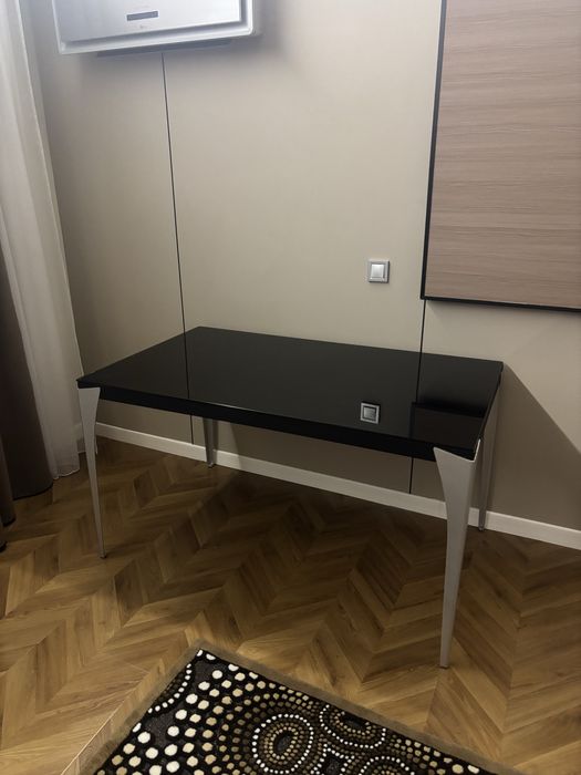 Стол стекльянный Италия