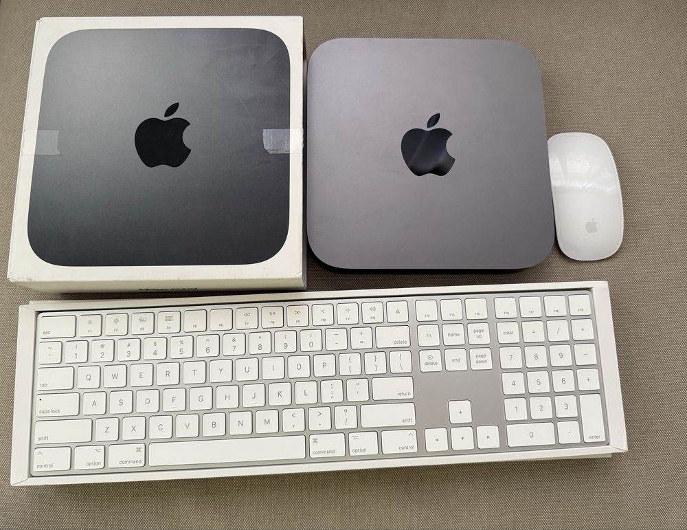 Продавам Mac mini 2018 + клавиатура и мишка на Apple