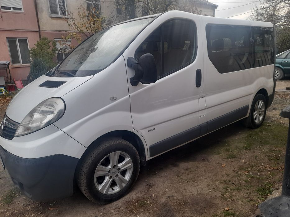 Opel Vivaro 9locuri motor 2.0 înmatriculata 2010.