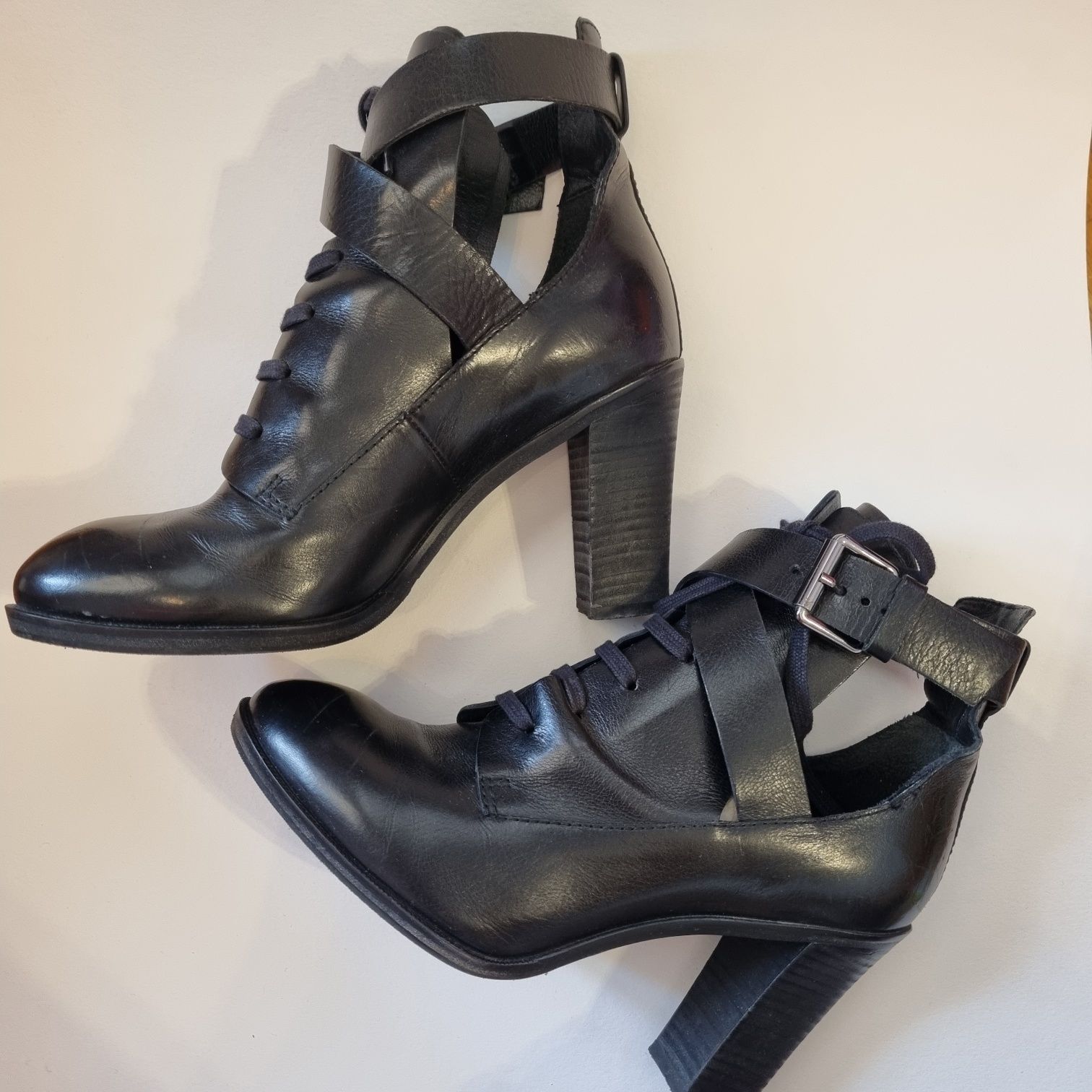 Женские ботинки на каблуке 36 размер Nursace