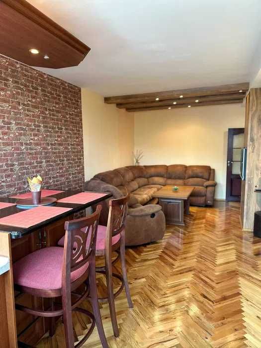 Продава се Тристаен апартамент в Бургас, Възраждане - 100 кв.м за 1600 €/кв.м - Снимка #16
